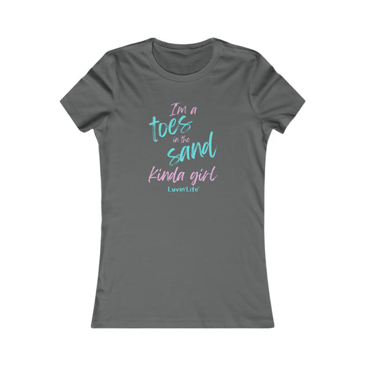 I'M A TOES IN THE SAND KINDA GIRL - Bella+Canvas Women's Favorite Tee (Slim Fit)
